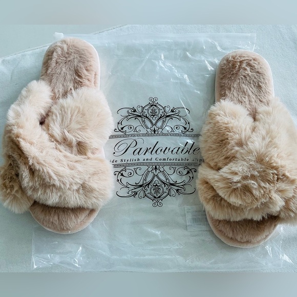 PARLOVABLE Women's Small 5/6 Open Toe Slippers Soft Plush Furry Beige NIB - Picture 7 of 12